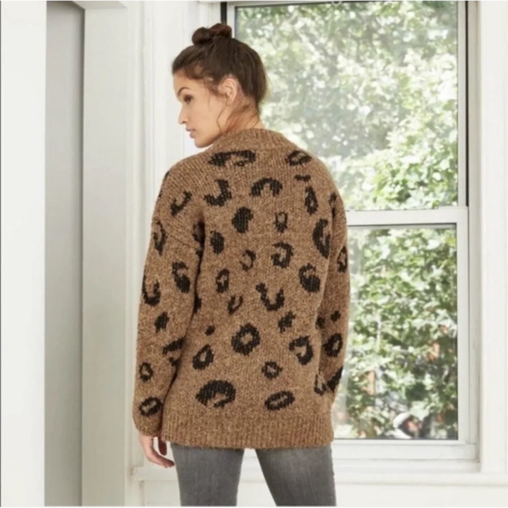 Universal Thread Chunky Oversized Leopard Print S… - image 2